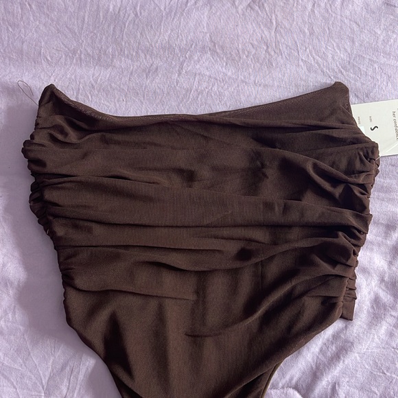 Selling a brown corset top, in the lower part of the corset it does a V form - Picture 1 of 4
